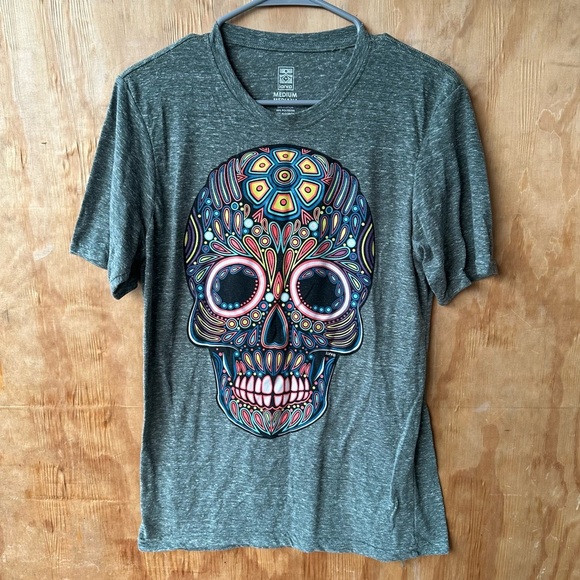 Larva Sugar Skull Colorful Short Sleeve Heather Gray Crew Neck Tee - Picture 1 of 9